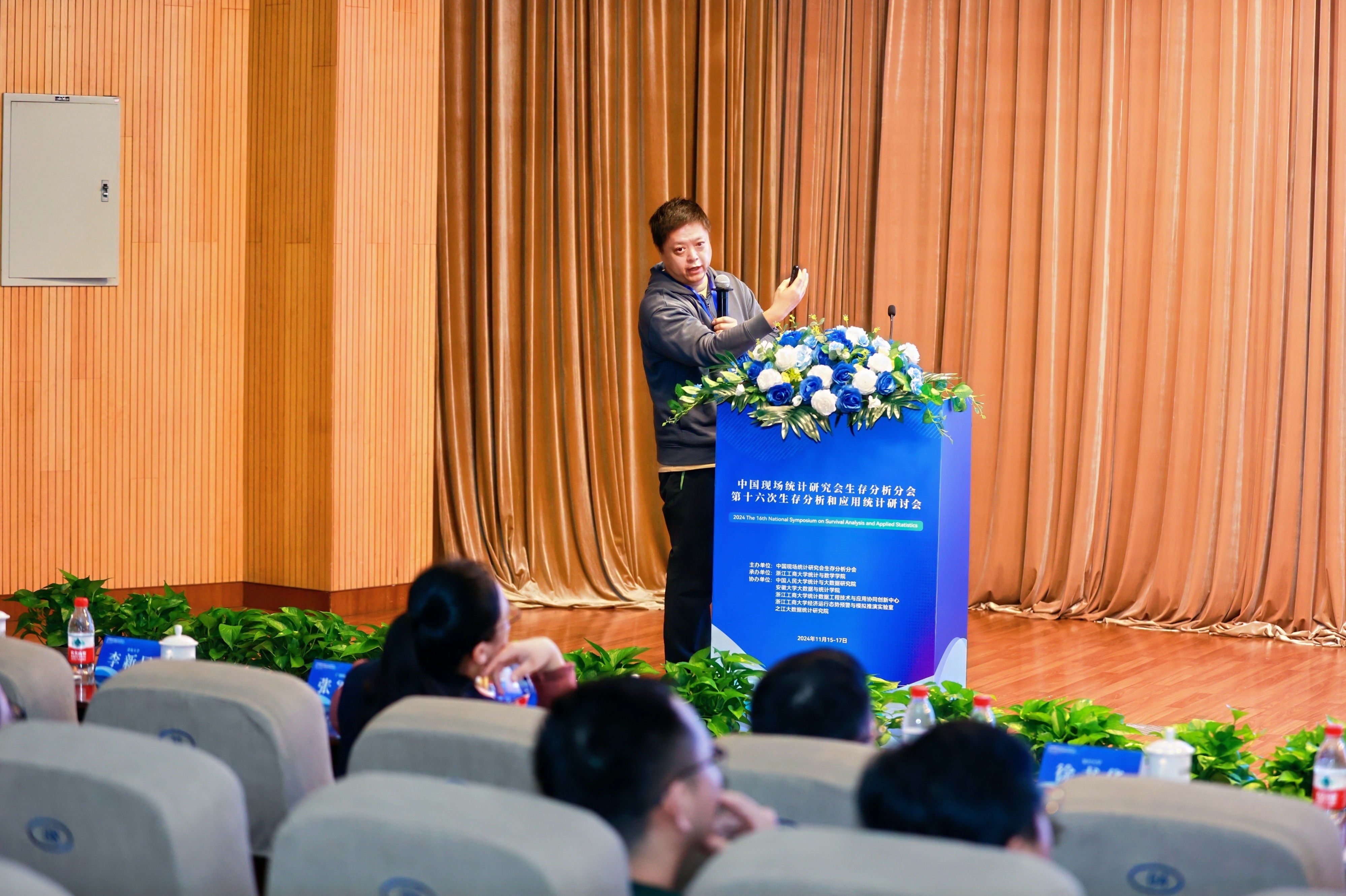 陈征.jpg 陈征.jpg