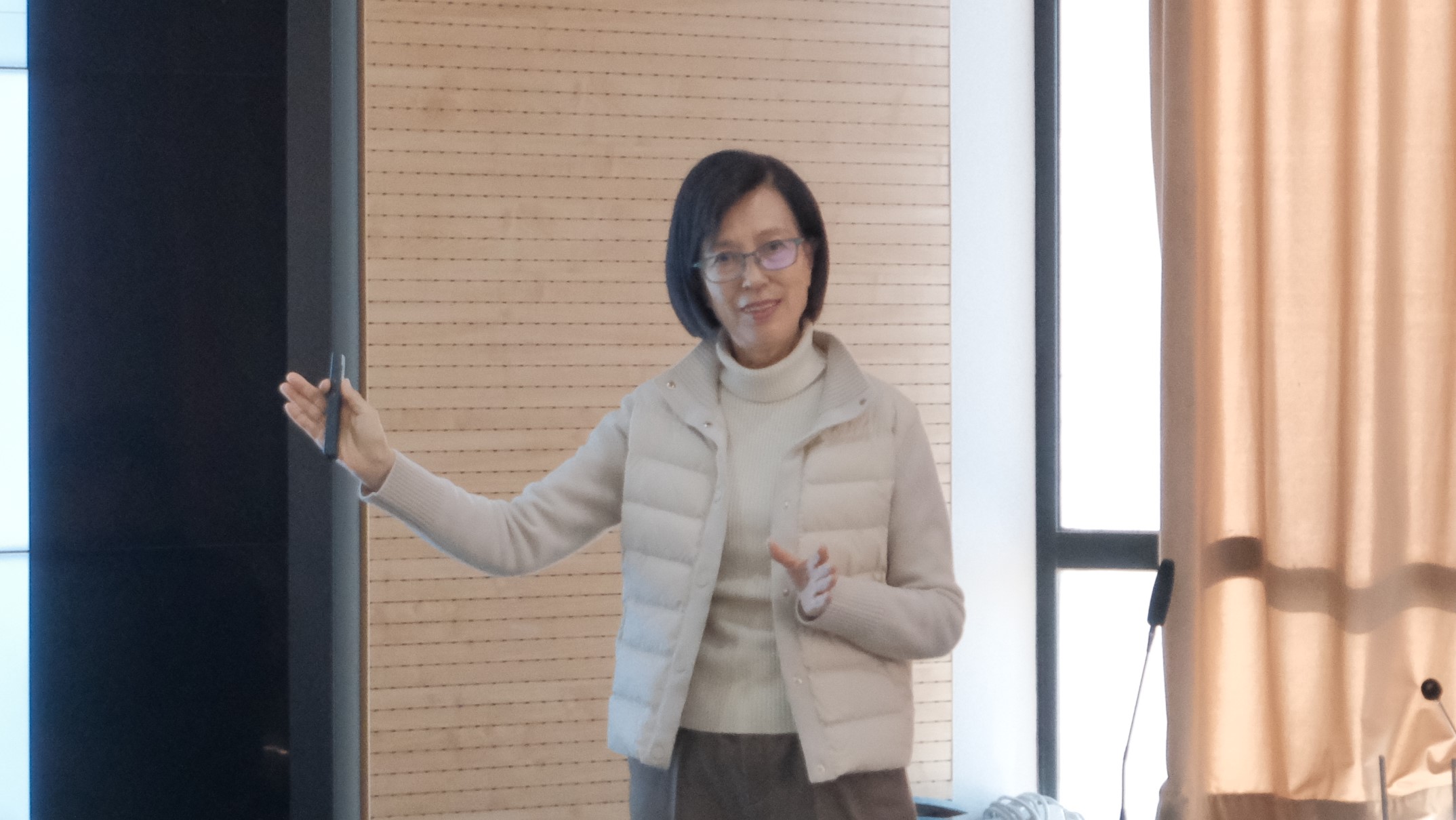 主讲人.JPG 主讲人.JPG